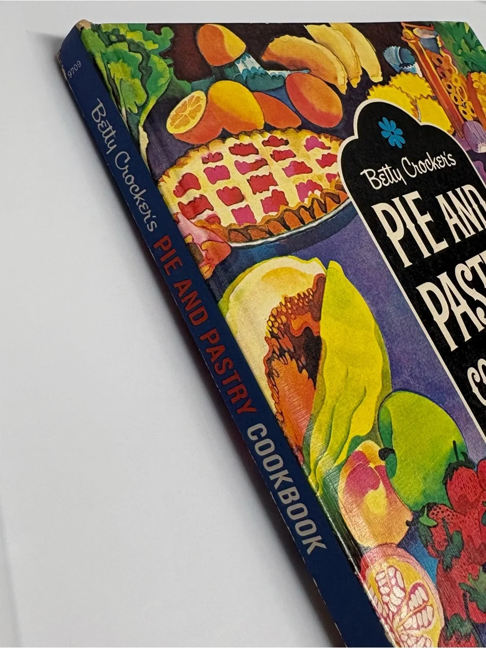Vintage 1968 Betty Crocker Pie and Pastry Cookbook - Multicolor